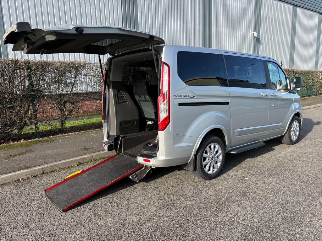 Ford Tourneo Custom Minibus 2.0 320 EcoBlue Titanium L1 Euro 6 (s/s) 5dr