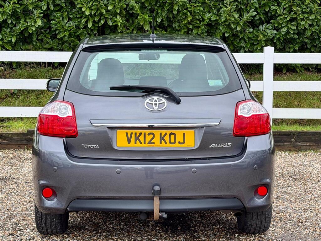 2012 Toyota Auris thumbnail 10