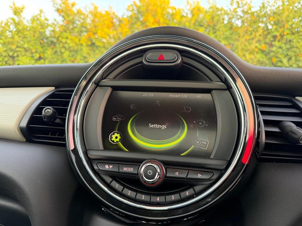 2015 MINI Hatch thumbnail 35