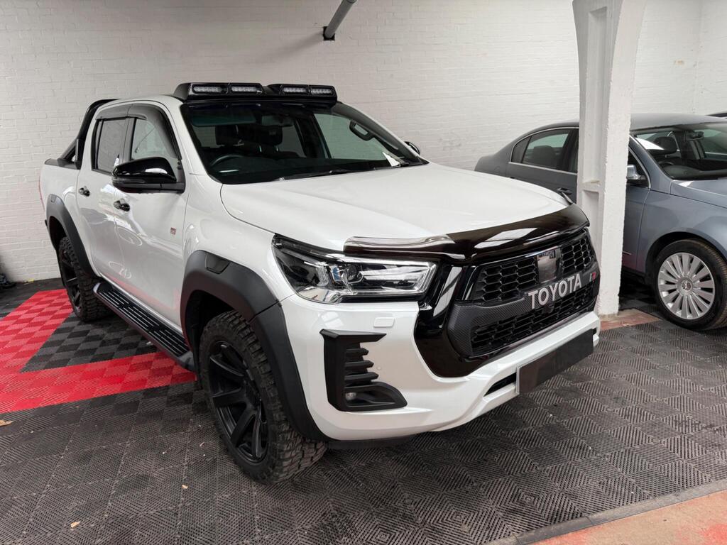 Toyota Hilux Pickup 2.8 D-4D GR SPORT Auto 4WD Euro 6 (s/s) 4dr