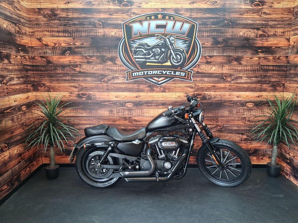 Harley-Davidson Sportster Custom Cruiser 883 XL883N Iron 883