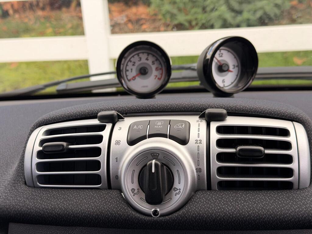 2014 Smart fortwo thumbnail 25