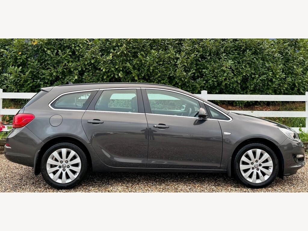 Vauxhall Astra 1.6 CDTi ecoFLEX Tech Line Sports Tourer Euro 6 (s/s) 5dr thumbnail 9