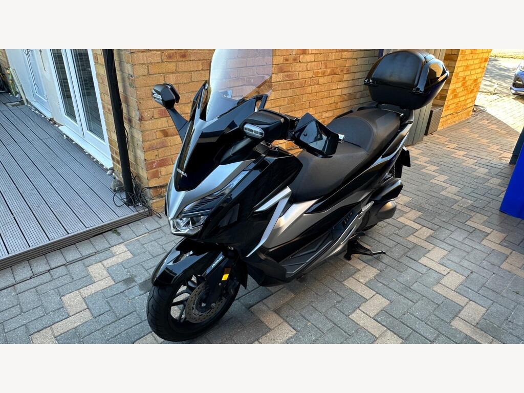 Honda Forza 300