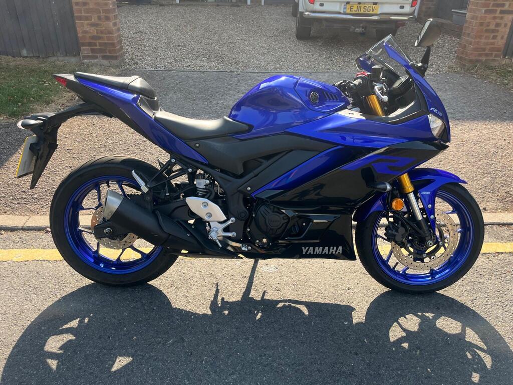 Yamaha R3