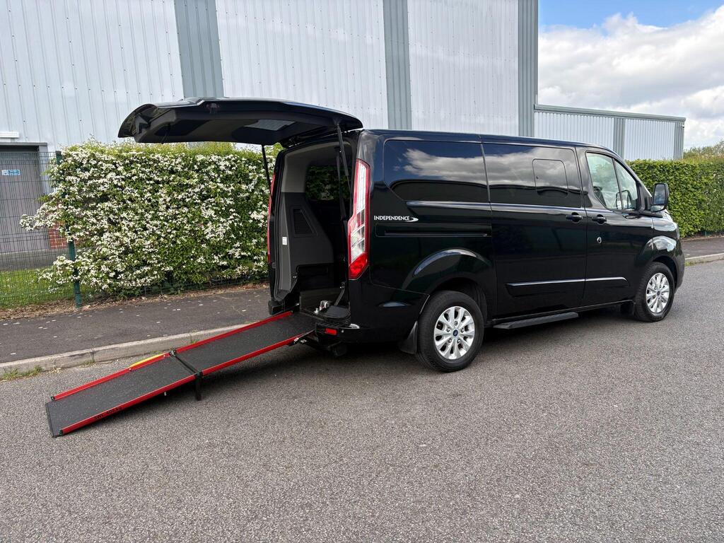 Ford Tourneo Custom Minibus 2.0 320 EcoBlue Titanium Auto L1 Euro 6 (s/s) 5dr