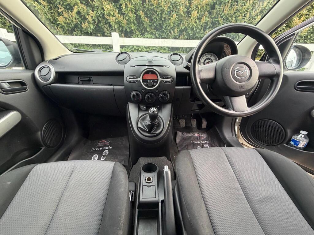 2010 Mazda Mazda2 thumbnail 14