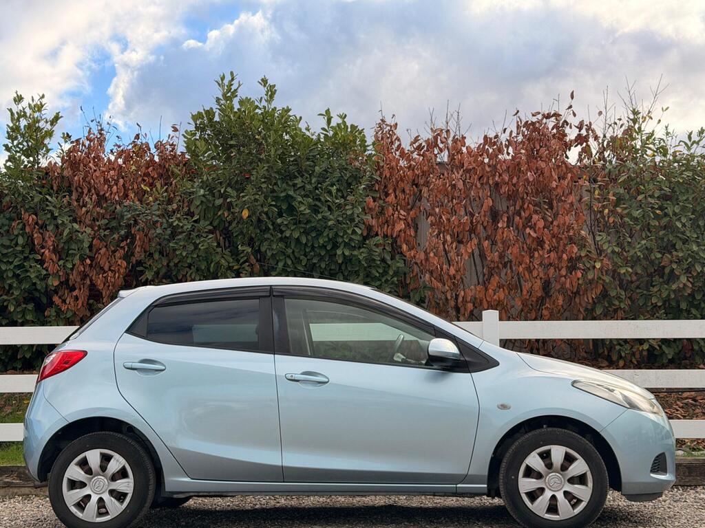 2011 Mazda Mazda2 thumbnail 18