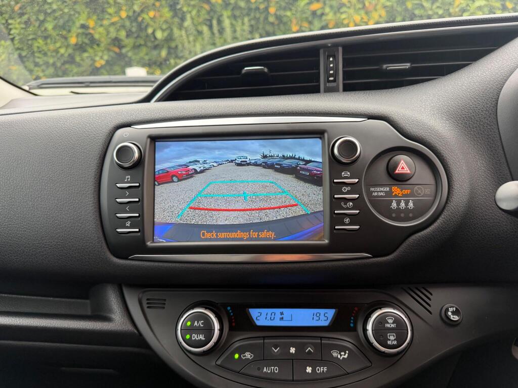2020 Toyota Yaris thumbnail 26