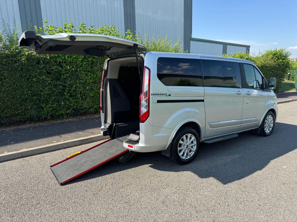 Ford Tourneo Custom Minibus 2.0 310 EcoBlue Titanium Auto L1 Euro 6 (s/s) 5dr