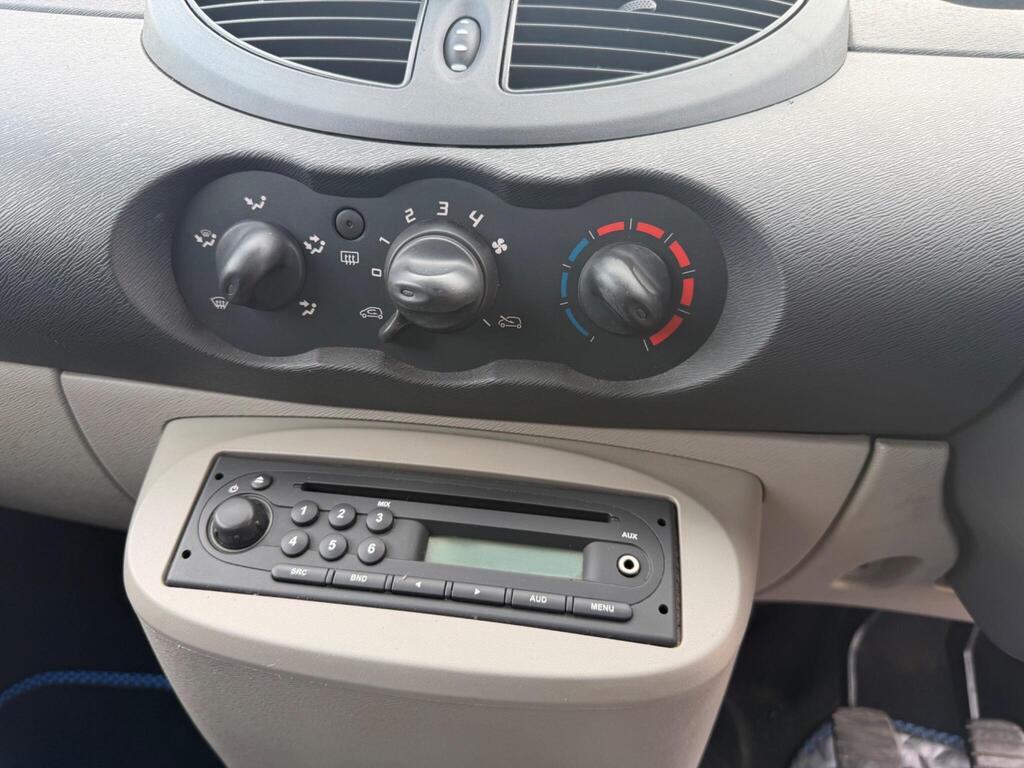 2010 Renault Twingo thumbnail 21