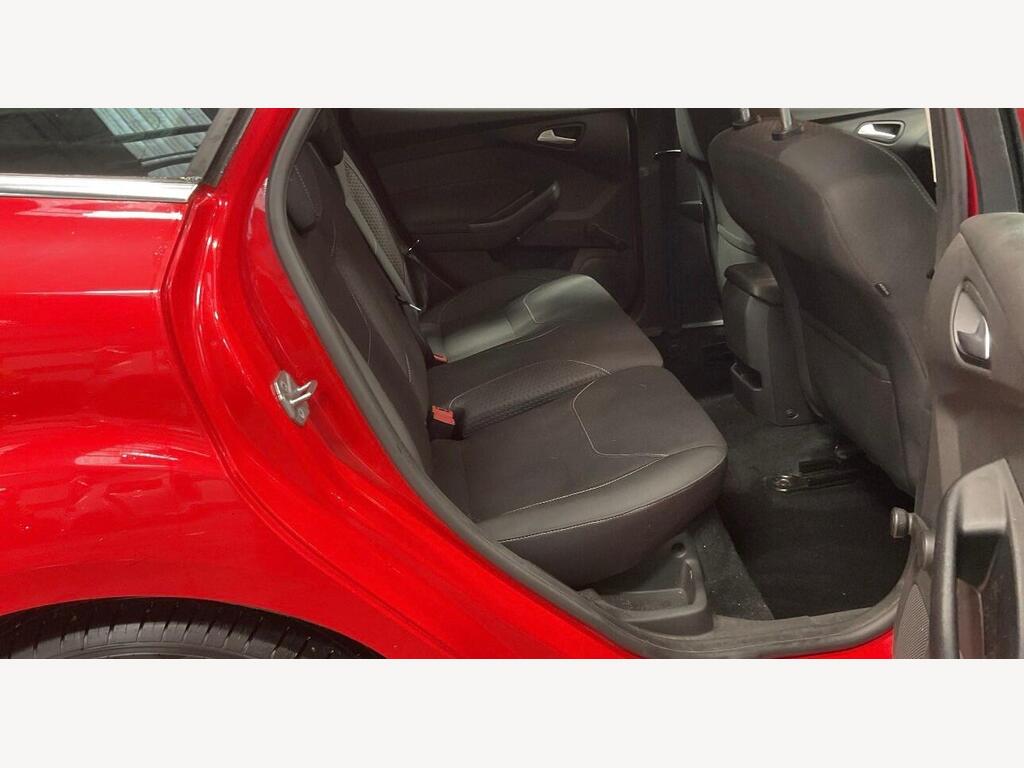 2015 Ford Focus thumbnail 7