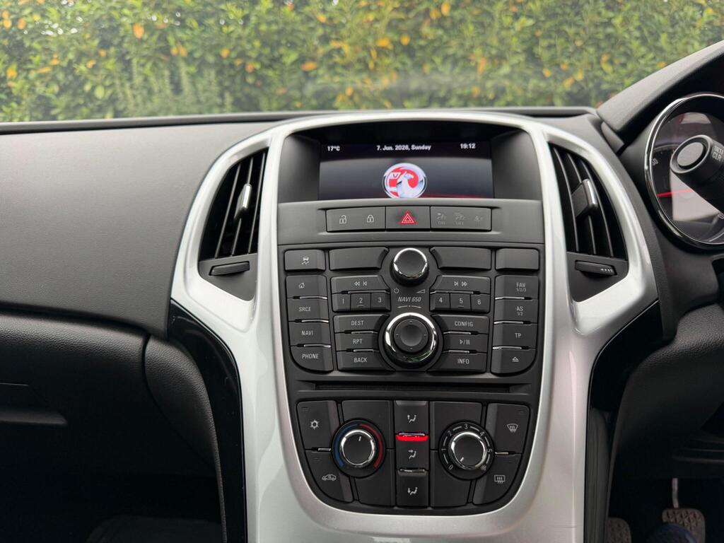 2015 Vauxhall Astra thumbnail 15