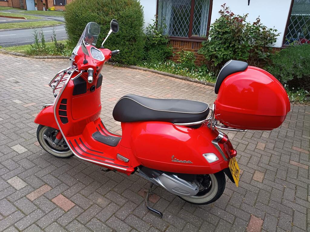 Piaggio Vespa GTS 300