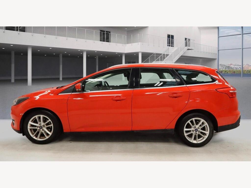 2015 Ford Focus thumbnail 4