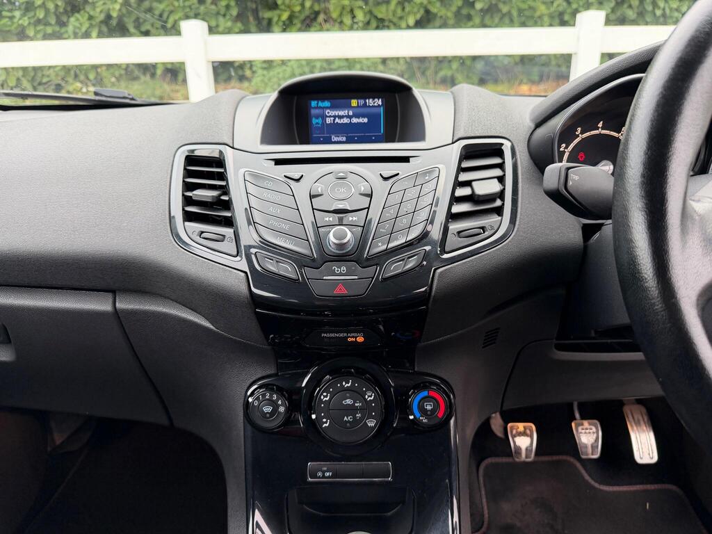 Ford Fiesta 1.0T EcoBoost Zetec S Euro 6 (s/s) 3dr thumbnail 2