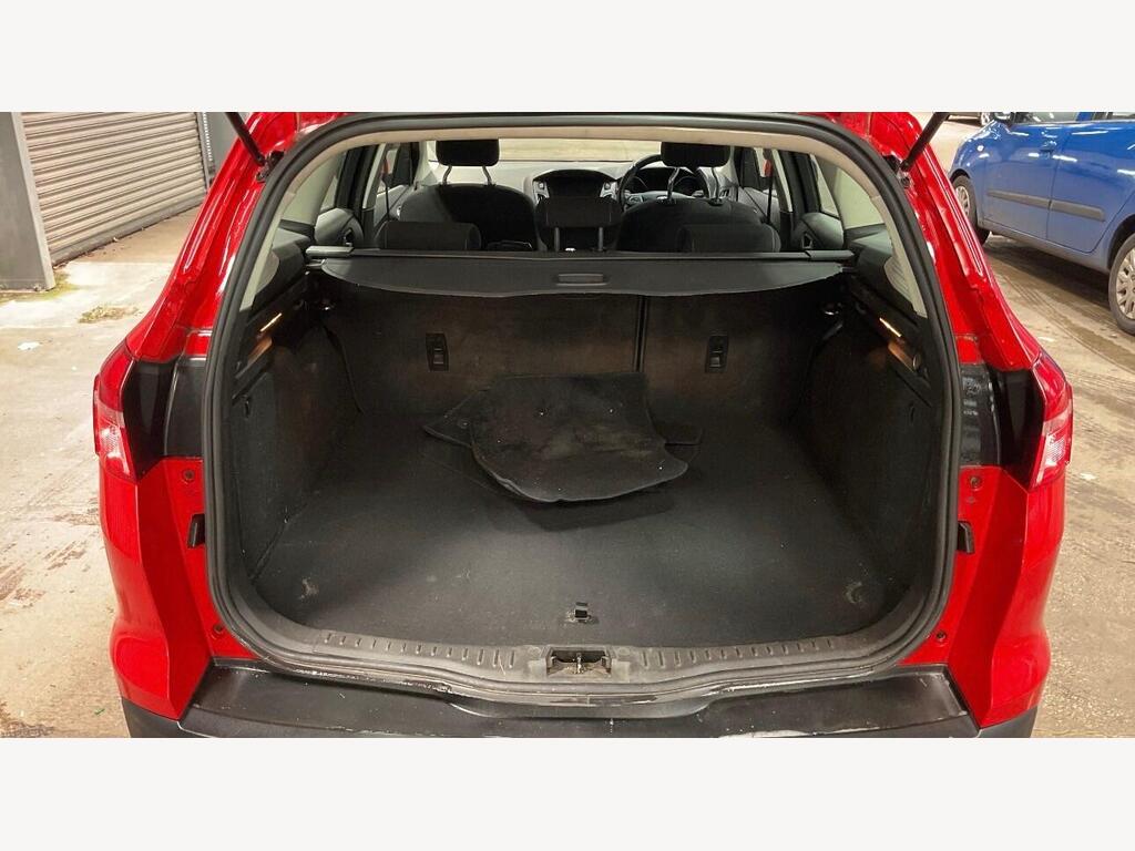 2015 Ford Focus thumbnail 9