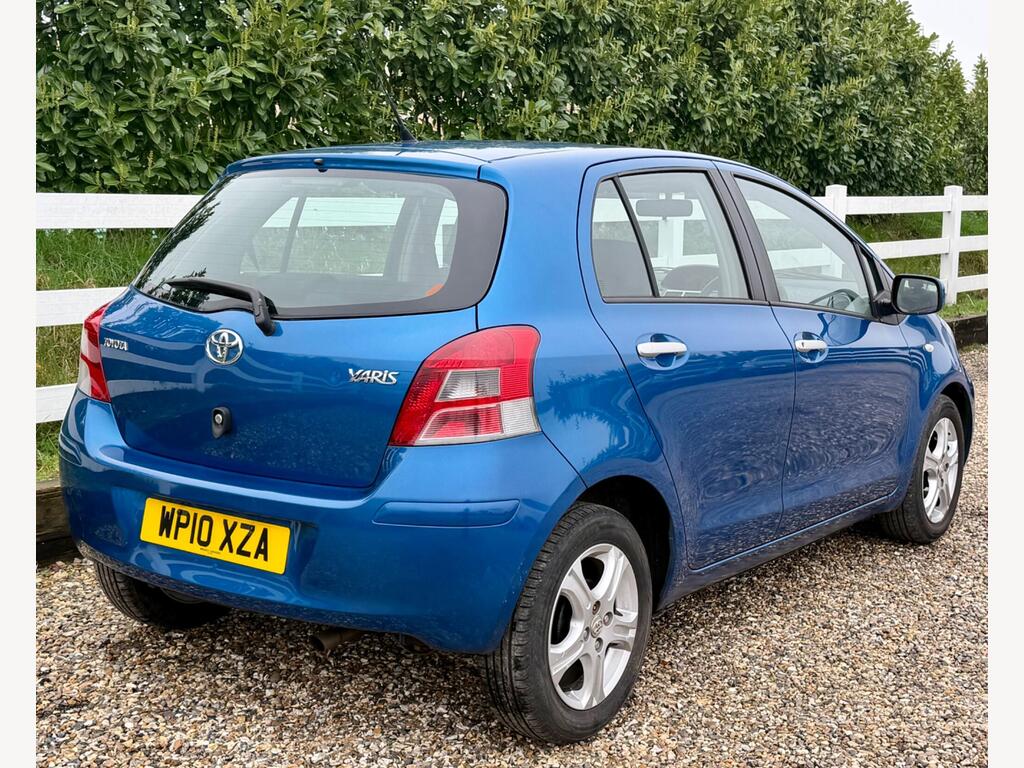 2010 Toyota Yaris thumbnail 16