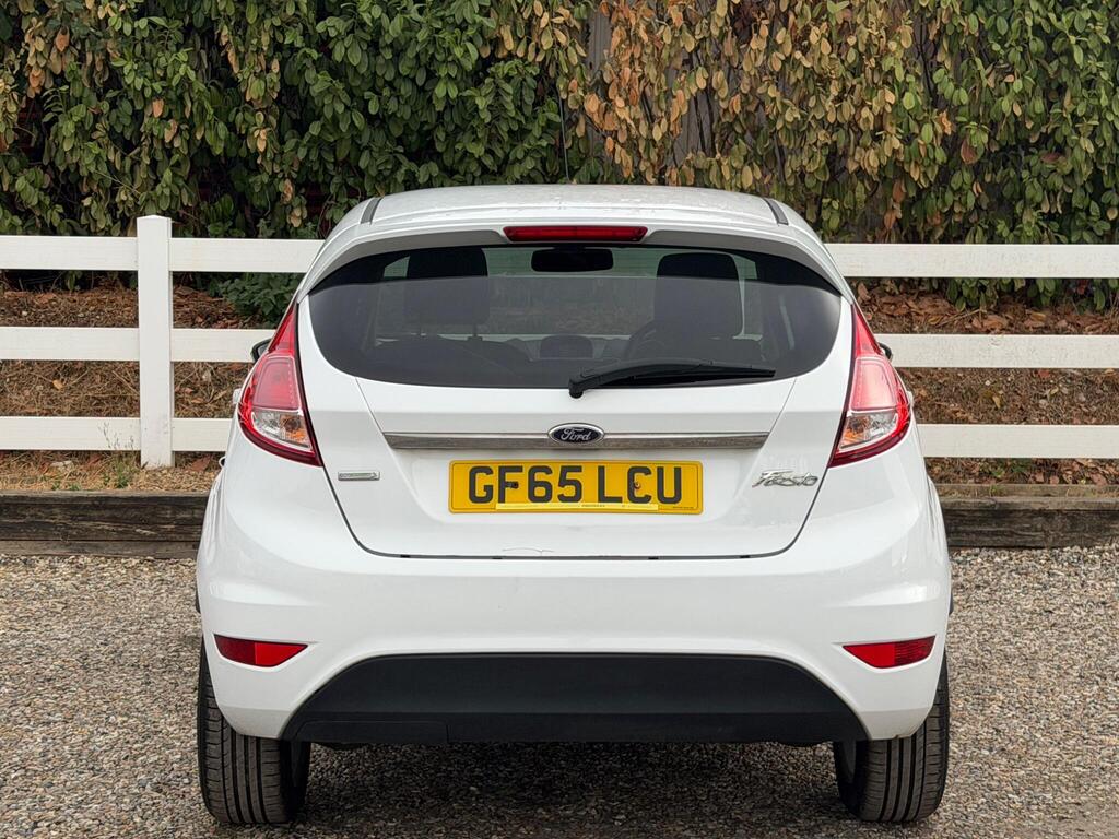 2015 Ford Fiesta thumbnail 3