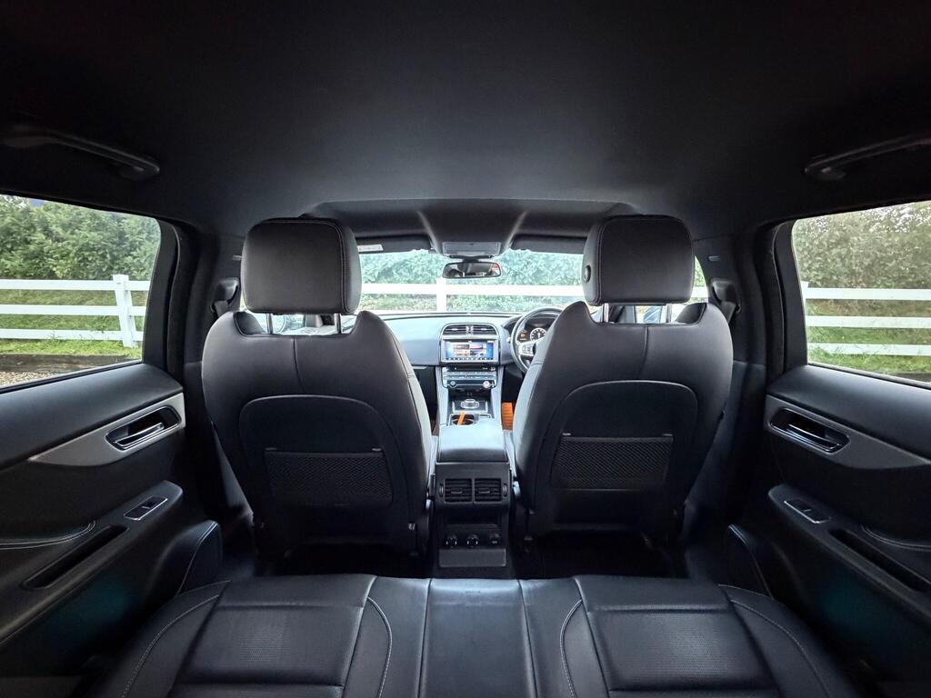 Jaguar F-PACE 2.0 D180 R-Sport Auto AWD Euro 6 (s/s) 5dr thumbnail 39