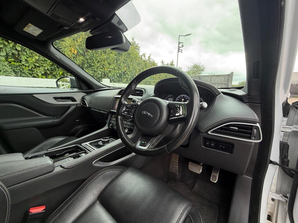 2017 Jaguar F-PACE thumbnail 17