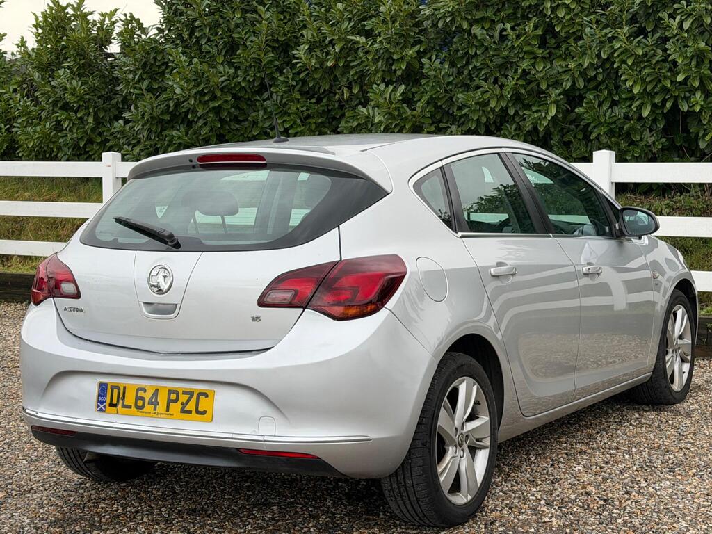 2014 Vauxhall Astra thumbnail 13