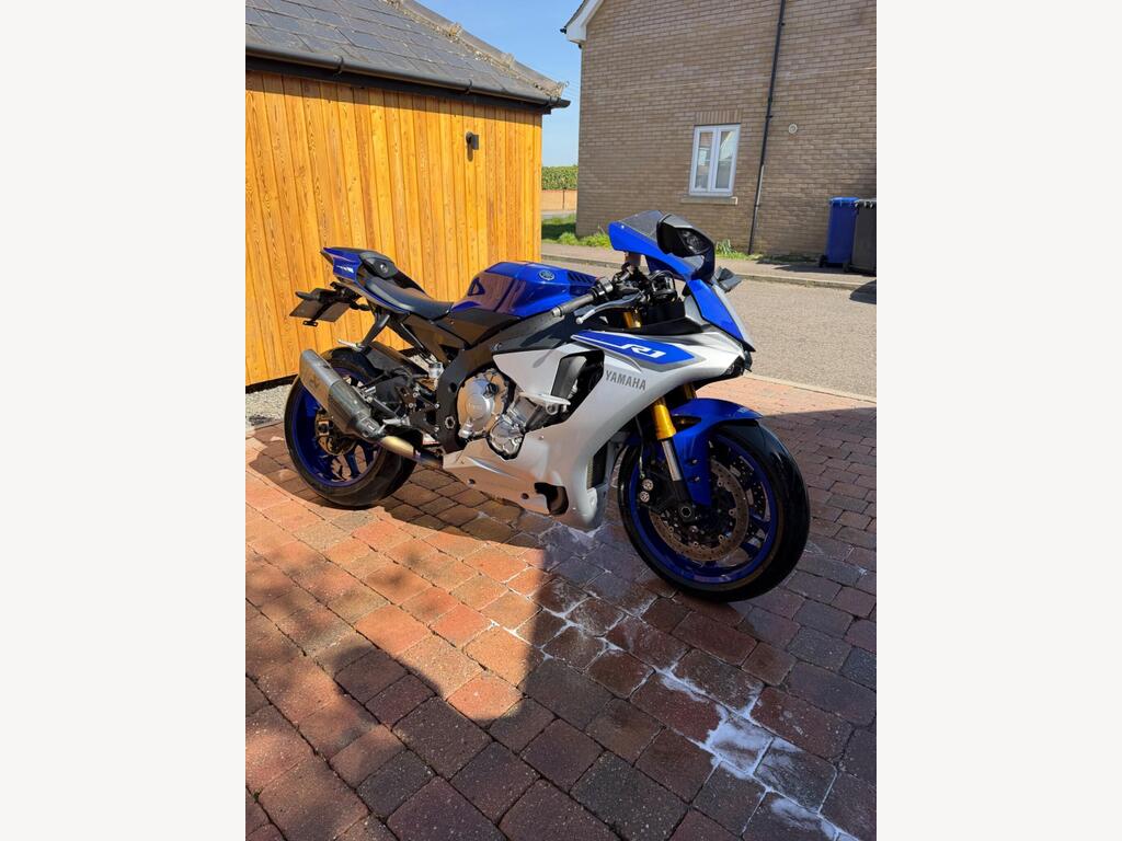 Yamaha R1