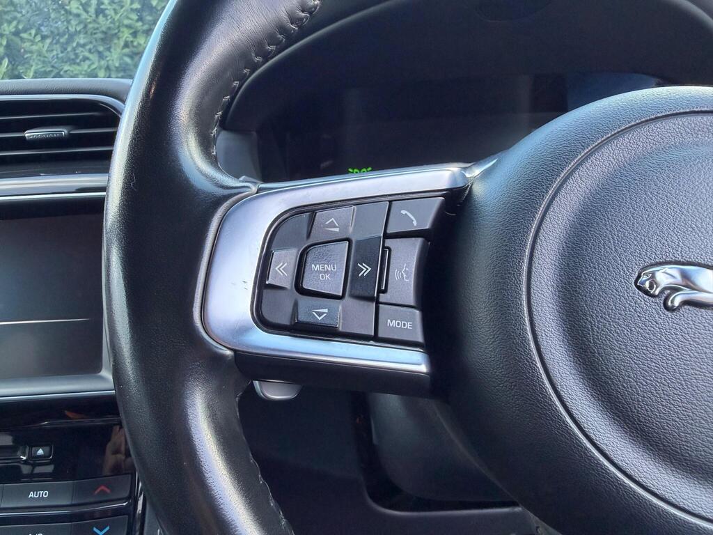 Jaguar F-PACE 2.0 D180 R-Sport Auto AWD Euro 6 (s/s) 5dr thumbnail 25