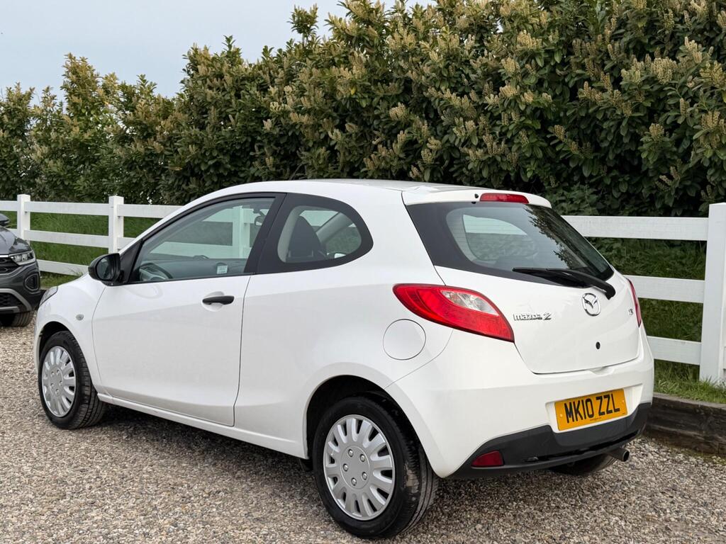 2010 Mazda Mazda2 thumbnail 8