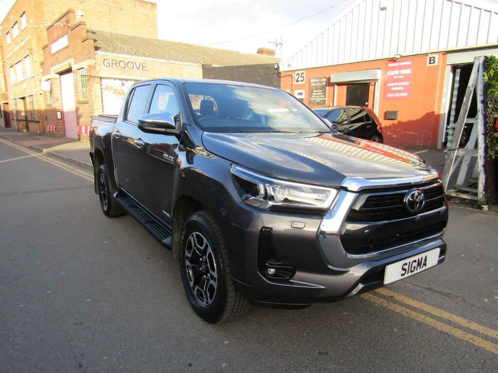 Toyota Hilux Pickup 2.8 D-4D Invincible 4WD Euro 6 (s/s) 4dr