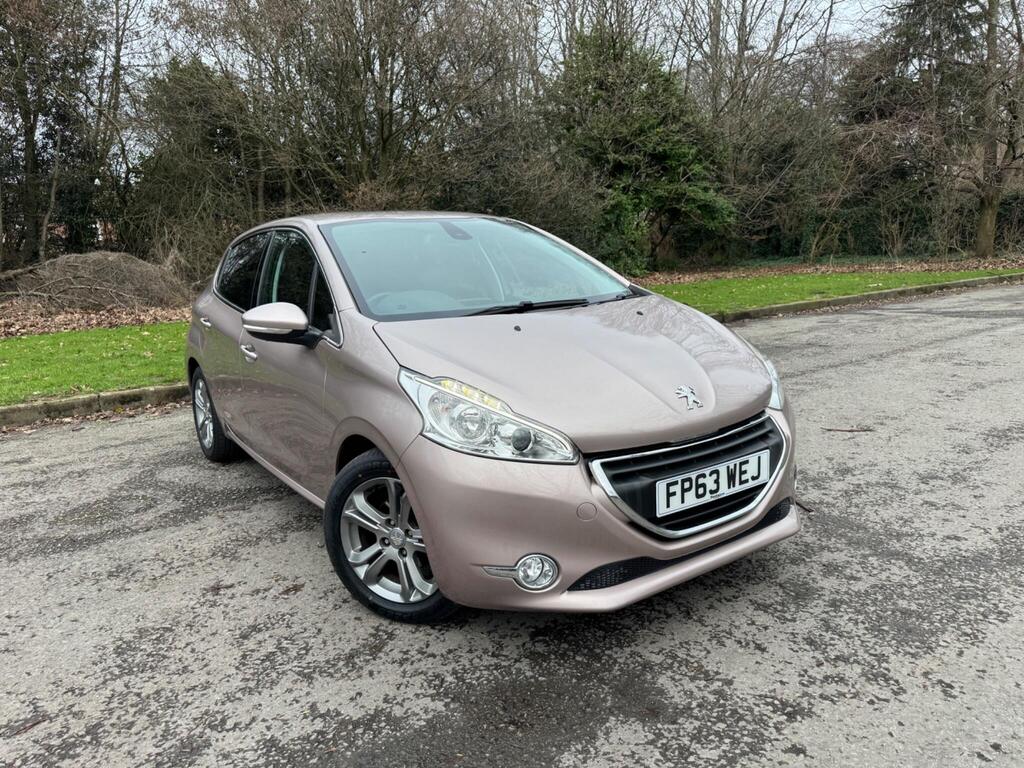 Peugeot 208 Hatchback 1.2 VTi Allure Euro 5 5dr