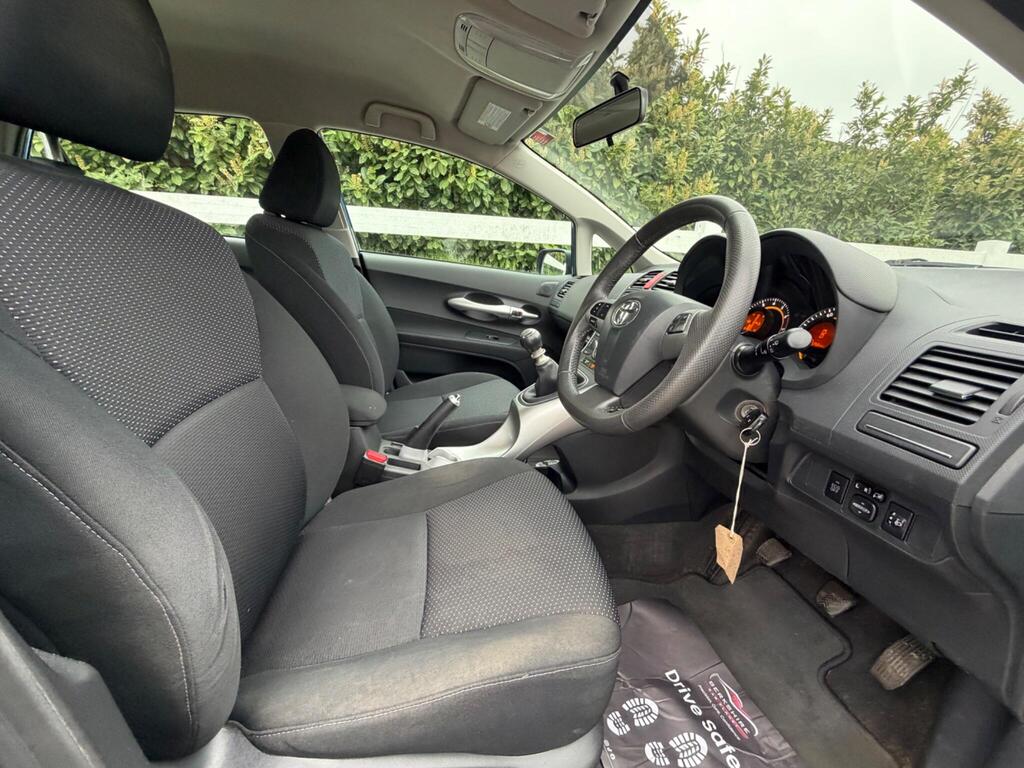 2012 Toyota Auris thumbnail 20