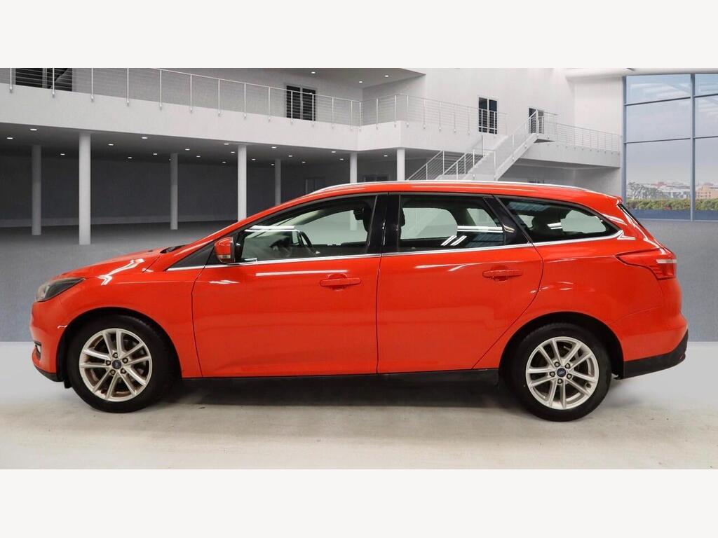 2015 Ford Focus thumbnail 4