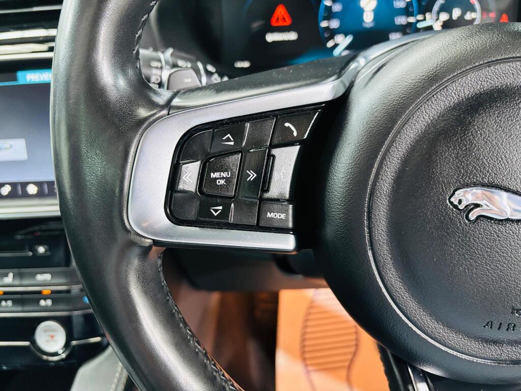 2016 Jaguar F-Pace thumbnail 22