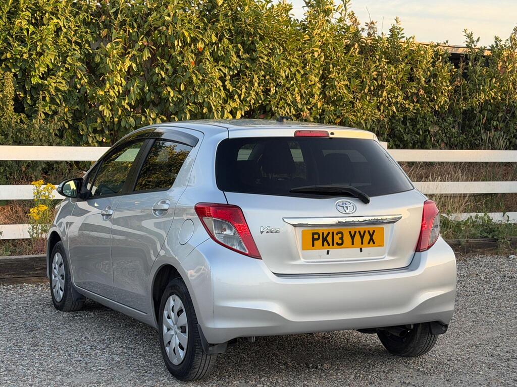 2013 Toyota Yaris thumbnail 3