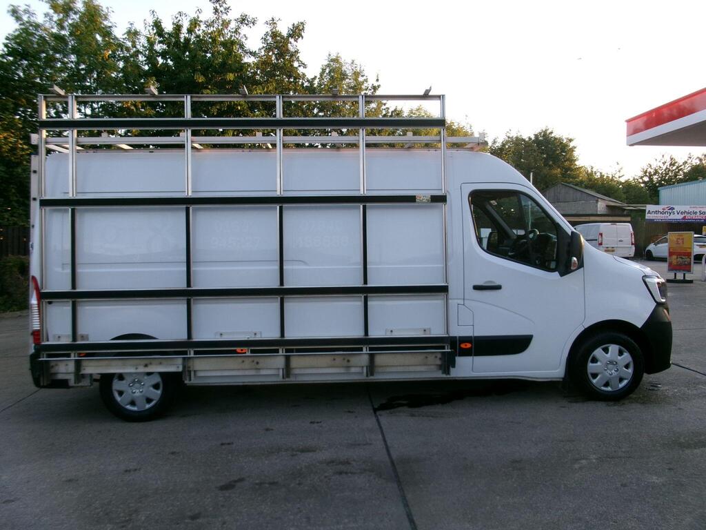 Renault Master Panel Van 2.3 dCi 35 Business+ FWD LWB Medium Roof Euro 6 4dr