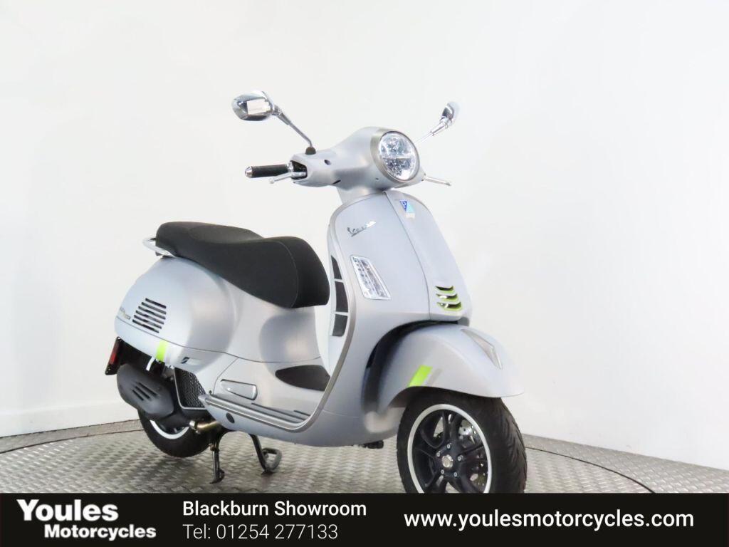 Piaggio Vespa GTS 125