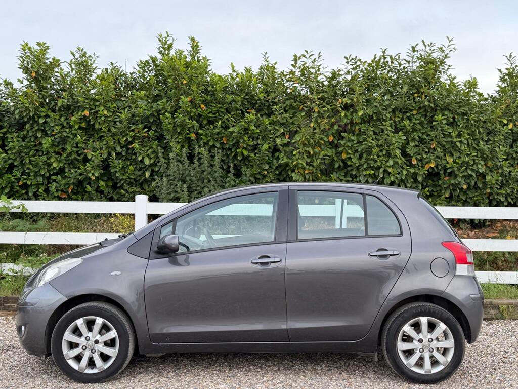 2011 Toyota Yaris thumbnail 9