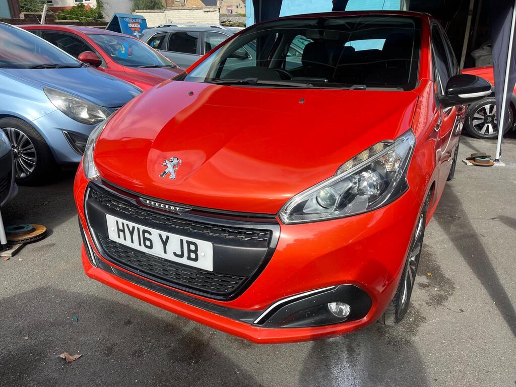 Peugeot 208 Hatchback 1.2 PureTech XS White Euro 6 5dr