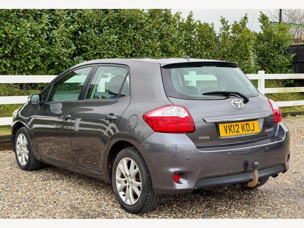 2012 Toyota Auris thumbnail 5