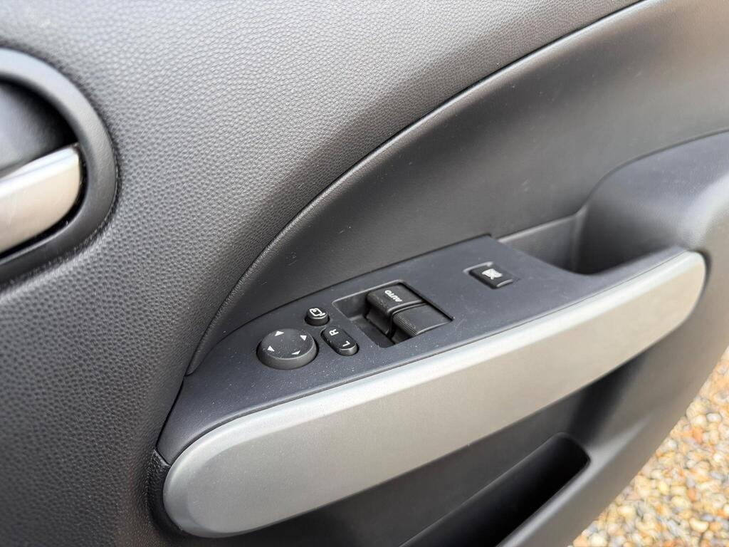 2012 Mazda Mazda2 thumbnail 23