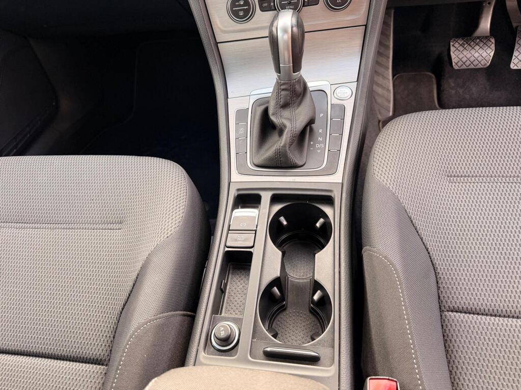 2015 Volkswagen Golf thumbnail 25