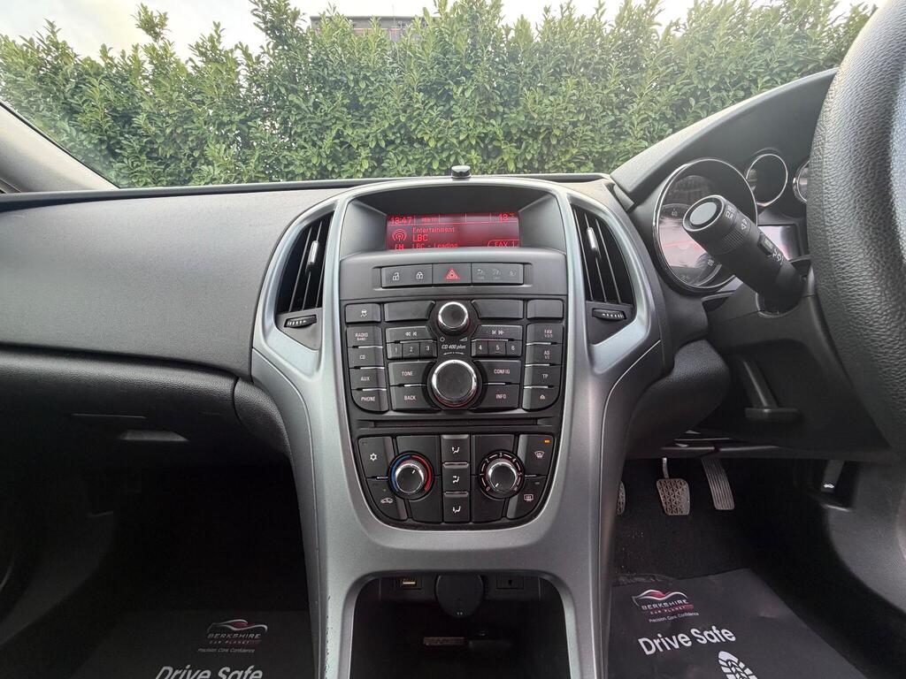 2015 Vauxhall Astra thumbnail 15