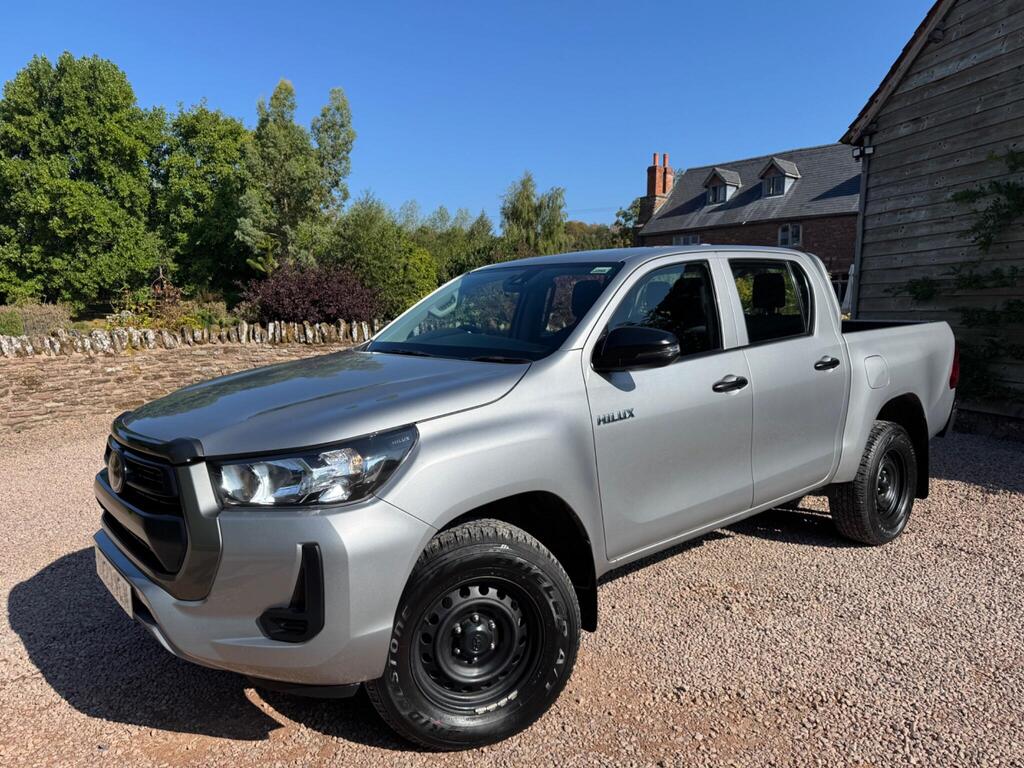 Toyota Hilux Pickup 2.4 D-4D Active 4WD Euro 6 (s/s) 4dr