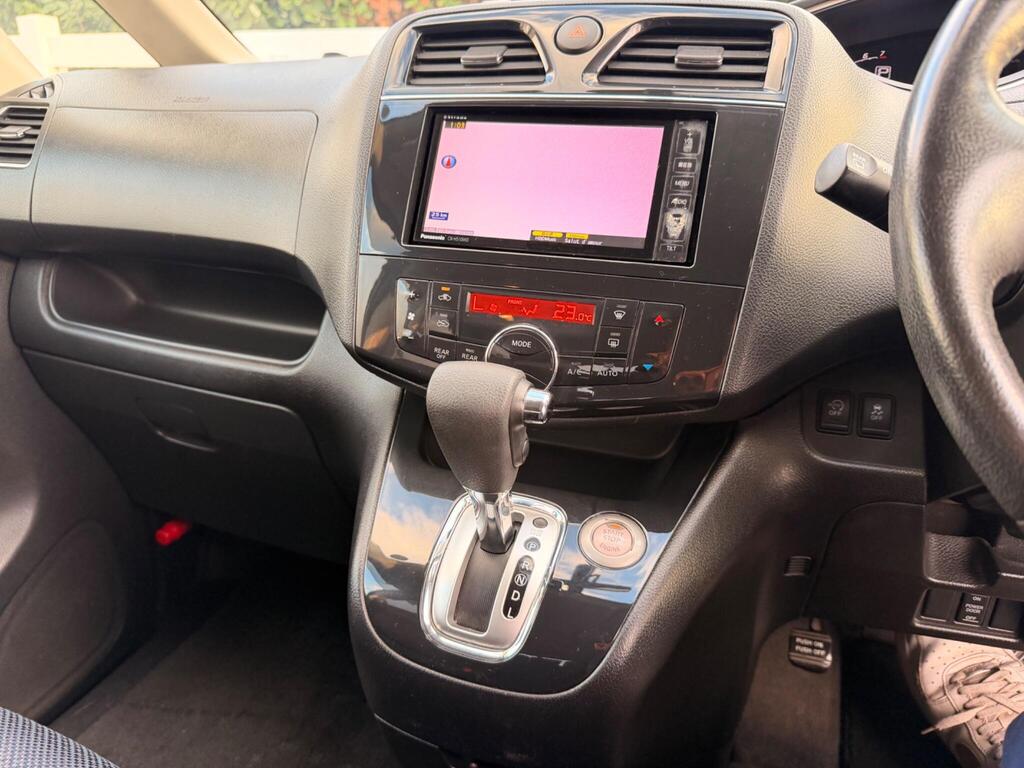 2013 Nissan Serena thumbnail 22