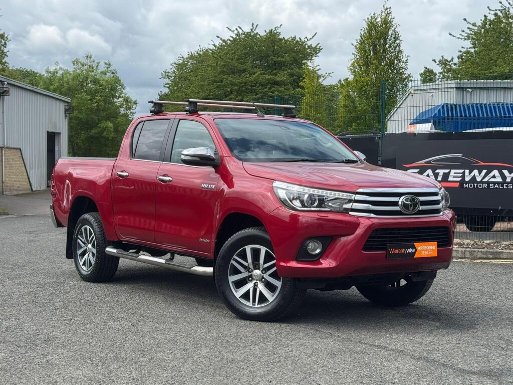 Toyota Hilux Pickup 2.4 D-4D Invincible 4WD Euro 6 4dr (TSS)