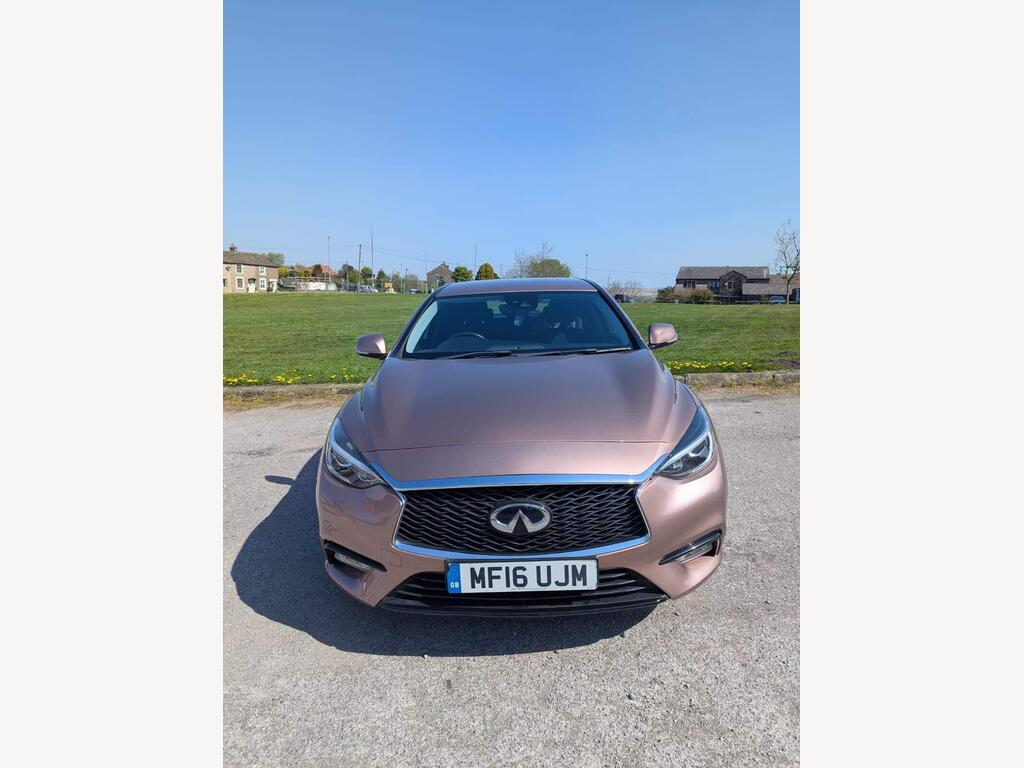 Infiniti Q30