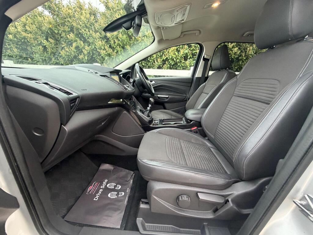 2018 Ford Kuga thumbnail 27