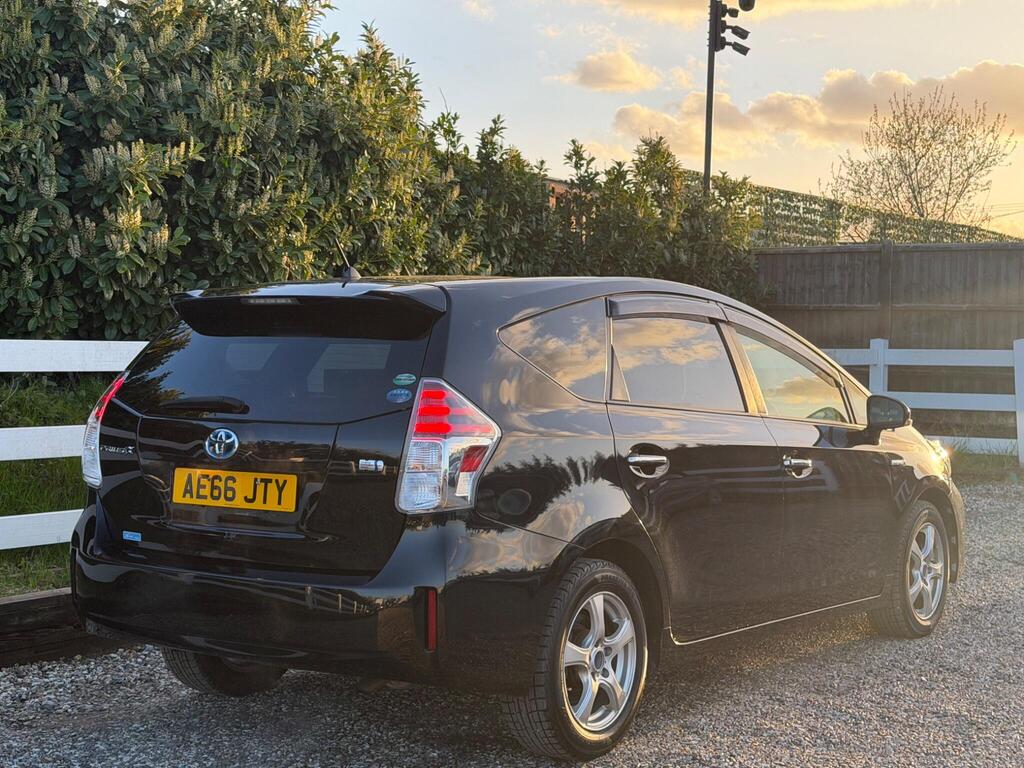 2016 Toyota Prius+ thumbnail 13