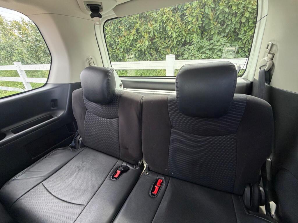 2014 Nissan Serena thumbnail 23